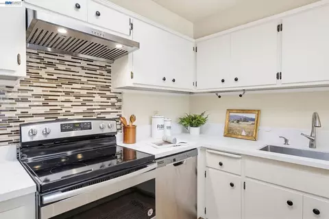 Kitchen - 3107 Corona Dr, Davis, CA 95616 photo 5 of 5