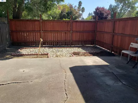 Exterior - 3107 Corona Dr, Davis, CA 95616 photo 7 of 10