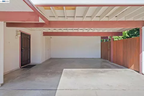 Exterior - 3107 Corona Dr, Davis, CA 95616 photo 6 of 10