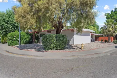 Exterior - 3107 Corona Dr, Davis, CA 95616 photo 5 of 10