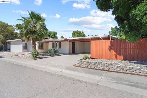 Exterior - 3107 Corona Dr, Davis, CA 95616 photo 1 of 10