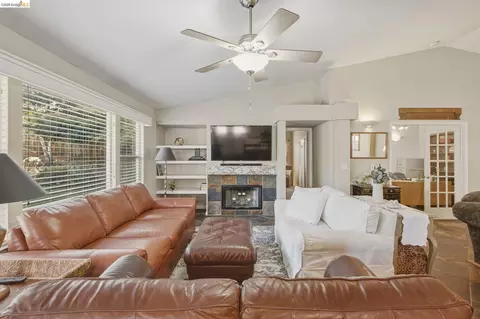 Living - 5121 Tehachapi Way, Antioch, CA 94531 photo 3 of 4