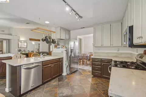 Kitchen - 5121 Tehachapi Way, Antioch, CA 94531 photo 3 of 5