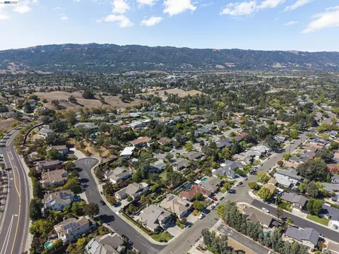 View/Area - 847 E Angela St, Pleasanton, CA 94566 photo 2 of 2