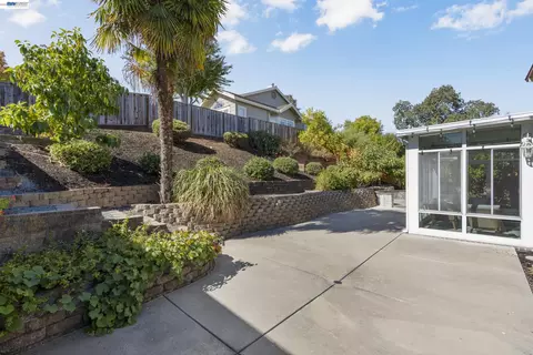 Exterior - 847 E Angela St, Pleasanton, CA 94566 photo 3 of 6