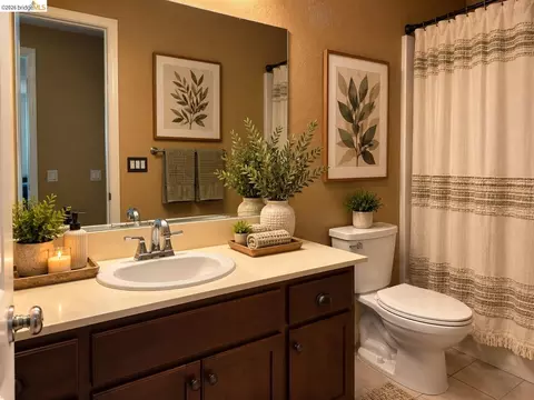 Bath - 809 Ibis Rd, Oakley, CA 94561 photo 3 of 6