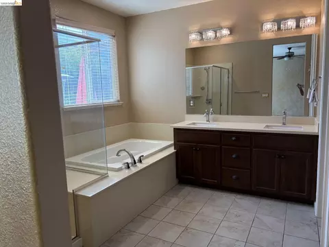 Bath - 809 Ibis Rd, Oakley, CA 94561 photo 4 of 6