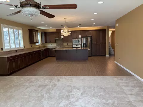 Living - 809 Ibis Rd, Oakley, CA 94561 photo 2 of 3
