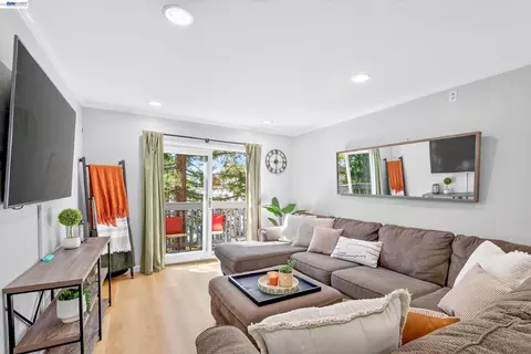 Living - 3839 Vineyard Ave #E, Pleasanton, CA 94566 photo 3 of 3
