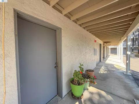 Exterior - 3839 Vineyard Ave #E, Pleasanton, CA 94566 photo 4 of 4