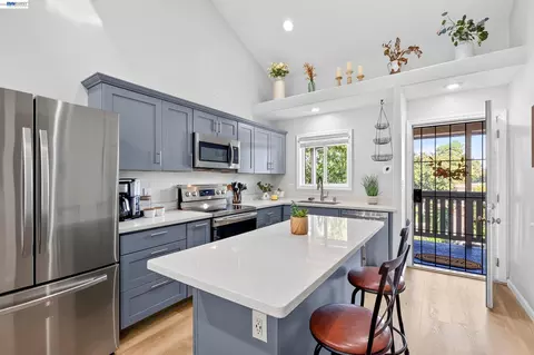 Kitchen - 3839 Vineyard Ave #E, Pleasanton, CA 94566 photo 2 of 4