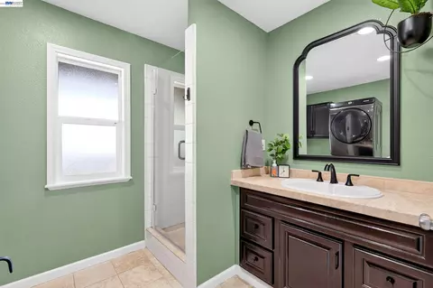 Bath - 3839 Vineyard Ave #E, Pleasanton, CA 94566 photo 1 of 2