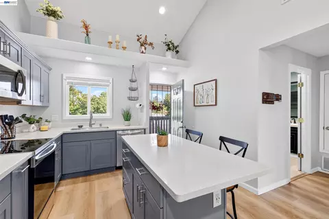 Kitchen - 3839 Vineyard Ave #E, Pleasanton, CA 94566 photo 3 of 4