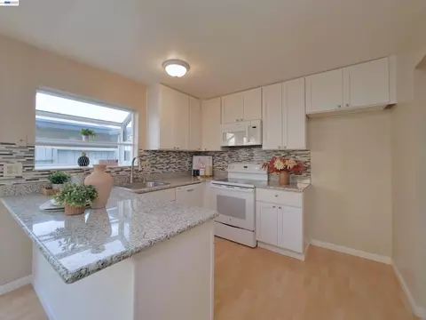Kitchen - 34590 Bluestone Cmn, Fremont, CA 94555 photo 2 of 3