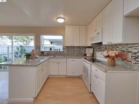 Kitchen - 34590 Bluestone Cmn, Fremont, CA 94555 photo 3 of 3