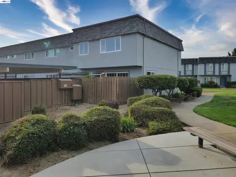 Exterior - 34590 Bluestone Cmn, Fremont, CA 94555 photo 3 of 6