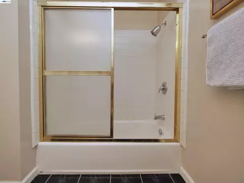 Bath - 34590 Bluestone Cmn, Fremont, CA 94555 photo 3 of 4