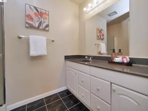 Bath - 34590 Bluestone Cmn, Fremont, CA 94555 photo 4 of 4