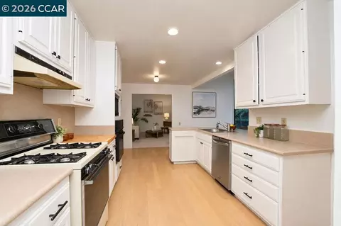 Kitchen - 4032 Valente Dr, Lafayette, CA 94549 photo 6 of 7