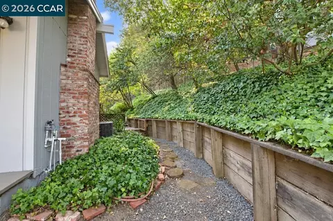 Exterior - 4032 Valente Dr, Lafayette, CA 94549 photo 4 of 12