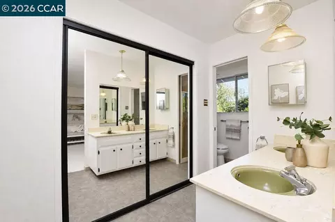 Bath - 4032 Valente Dr, Lafayette, CA 94549 photo 3 of 4