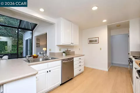 Kitchen - 4032 Valente Dr, Lafayette, CA 94549 photo 5 of 7