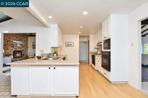 Kitchen - 4032 Valente Dr, Lafayette, CA 94549 photo 4 of 7