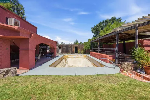 Undisclosed, Concord, CA 94521 photo 8