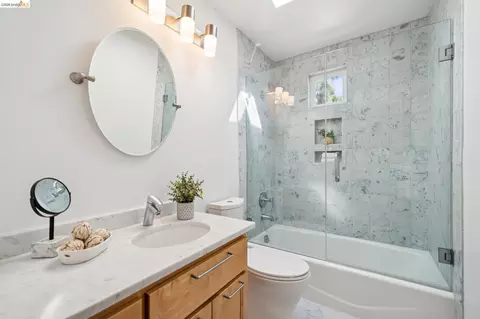 Bath - 1537 Ashby Ave, Berkeley, CA 94703 photo 4 of 4