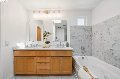 Bath - 1537 Ashby Ave, Berkeley, CA 94703 photo 2 of 4