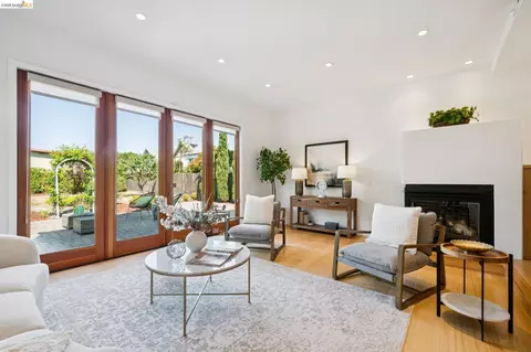 Living - 1537 Ashby Ave, Berkeley, CA 94703 photo 2 of 3