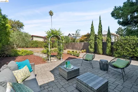 Exterior - 1537 Ashby Ave, Berkeley, CA 94703 photo 7 of 8