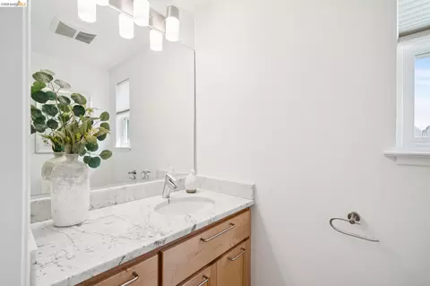 Bath - 1537 Ashby Ave, Berkeley, CA 94703 photo 1 of 4