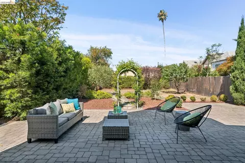 Exterior - 1537 Ashby Ave, Berkeley, CA 94703 photo 6 of 8