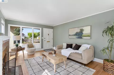 Living - 1514 Third St, Alameda, CA 94501 photo 4 of 4