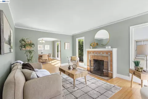 Living - 1514 Third St, Alameda, CA 94501 photo 1 of 4