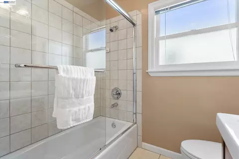 Bath - 1514 Third St, Alameda, CA 94501 photo 3 of 3