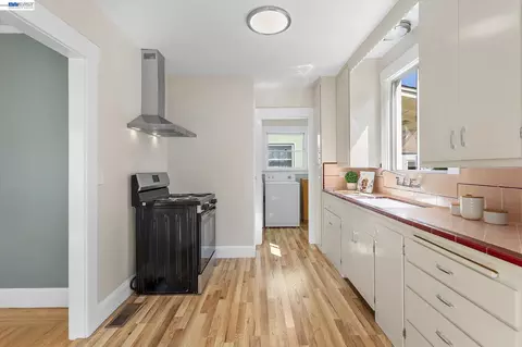 Kitchen - 1514 Third St, Alameda, CA 94501 photo 2 of 3