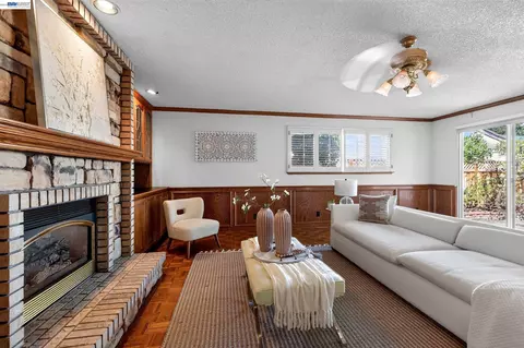 Living - 30696 Brae Burn Ave, Hayward, CA 94544 photo 2 of 3
