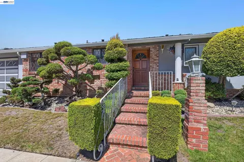 Exterior - 30696 Brae Burn Ave, Hayward, CA 94544 photo 3 of 5