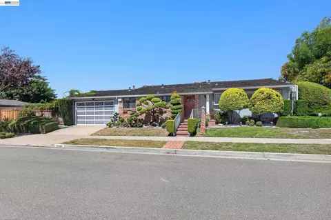 Exterior - 30696 Brae Burn Ave, Hayward, CA 94544 photo 2 of 5