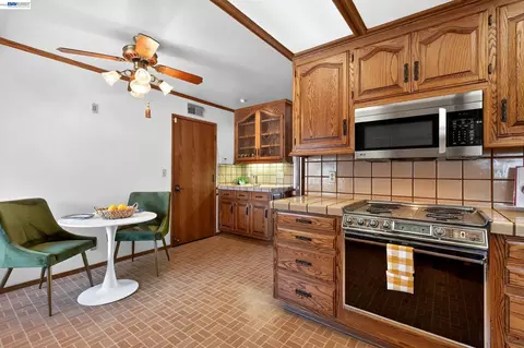 Kitchen - 30696 Brae Burn Ave, Hayward, CA 94544 photo 4 of 4