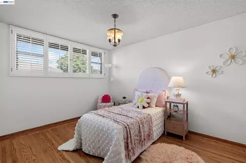 Bedroom - 30696 Brae Burn Ave, Hayward, CA 94544 photo 3 of 3