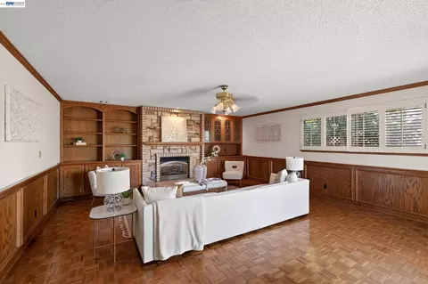Living - 30696 Brae Burn Ave, Hayward, CA 94544 photo 3 of 3