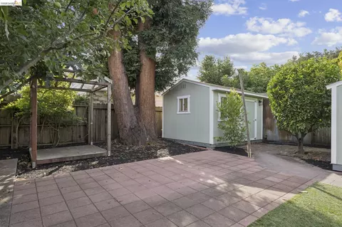 Exterior - 2138 Pacific Ave, Alameda, CA 94501 photo 11 of 11