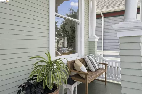Exterior - 2138 Pacific Ave, Alameda, CA 94501 photo 5 of 11
