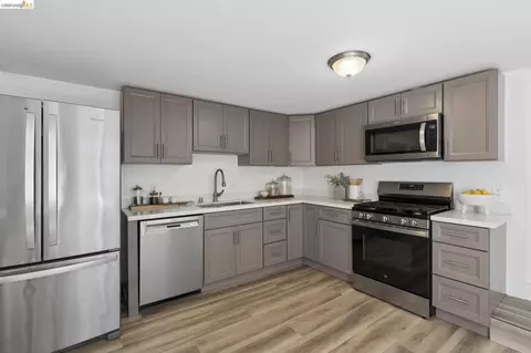 Kitchen - 2138 Pacific Ave, Alameda, CA 94501 photo 5 of 5