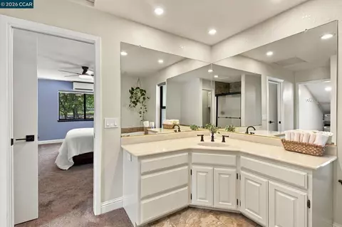 Bath - 1450 Pleasant Ridge Rd, Colfax, CA 95713 photo 2 of 3