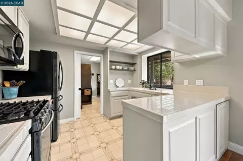 Kitchen - 1450 Pleasant Ridge Rd, Colfax, CA 95713 photo 2 of 7