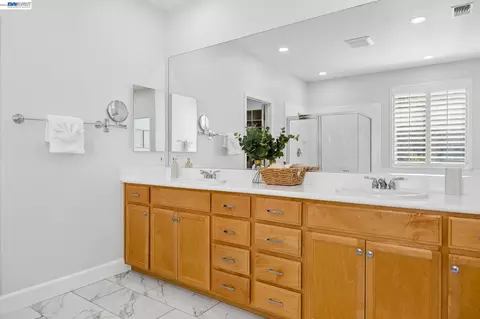 Bath - 22 Byron Ct, Concord, CA 94521 photo 1 of 2